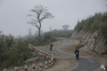Kurvige Bergstrasse in Myanmar