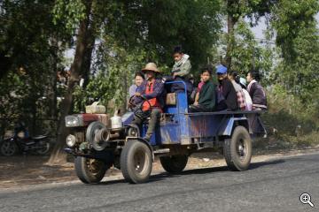 Abenteuerliches Fahrzeug in Burma