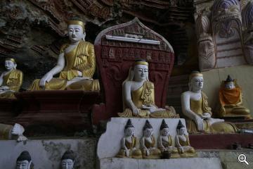 Buddhastatuen in der Kaw Goon Höhle