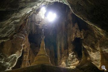Pagode in der Yathae Pyan Höhle, Burma