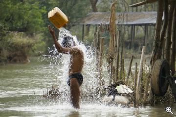 Kalte Dusche am Inle See, Myanmar