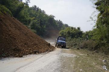 Verschüttete Strasse in Myanmar