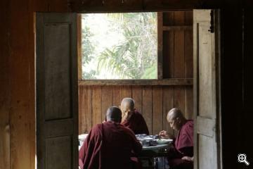 Mönche beim Essen, Burma