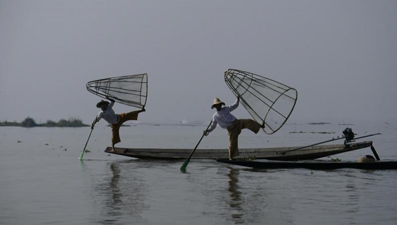 Bootstour auf dem Inle See in Myanmar - Einbeinruderer und Fischer