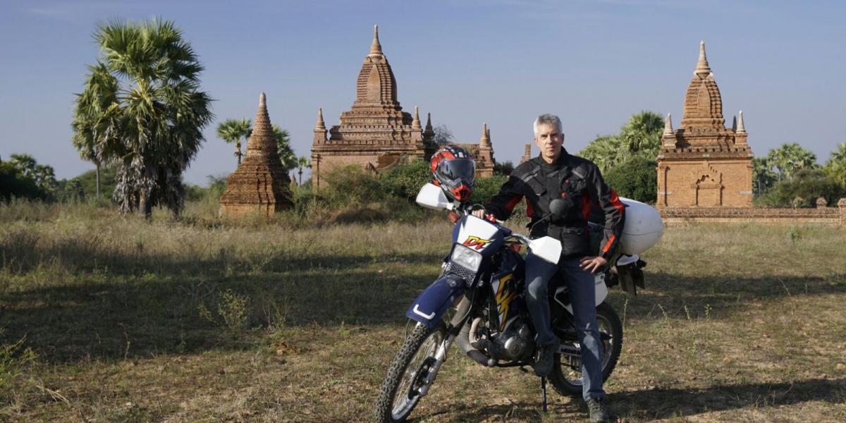 Günther Drescher, der Autor dieses Blogs mit einer Toyomax 125 in Bagan/Myanmar