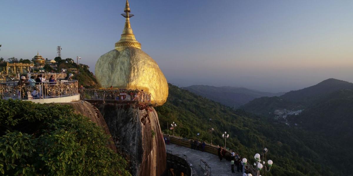 Mt. Kyaiktiyo mit dem Goldenen Felsen - Myanmar
